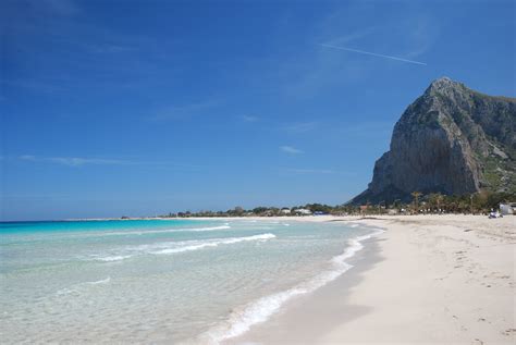 Number Of Blue Flag Clean Italian Beaches Increases | ITALY Magazine