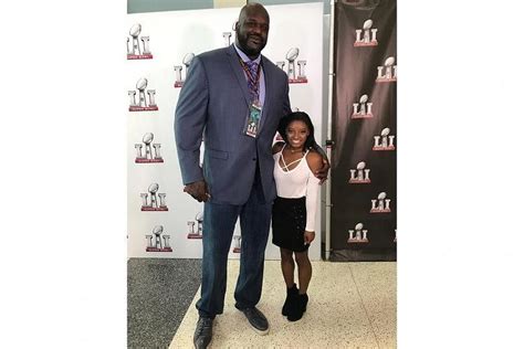 Big meets small: Basketball legend Shaquille O'Neal dwarfs gymnast ...