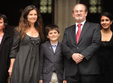 Salman Rushdie Wife, Ex-Wives: Author Married 4 Times | Closer Weekly