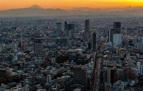 Tokyo sunset with Mt. Fuji on the horizon : r/pics