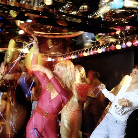 29 Pictures That Show Just How Crazy 1970s Disco Really Was | Disco fashion, 1970s disco, Disco ...