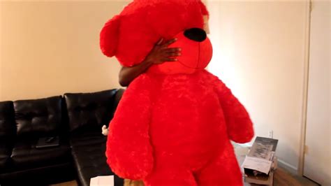 GIANT TEDDY BEAR PRANK ON GIRLFRIEND (MOTHER'S DAY)!! - YouTube