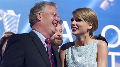 What happened between Taylor Swift's dad Scott and the Australian photographer who Nicole Kidman ...