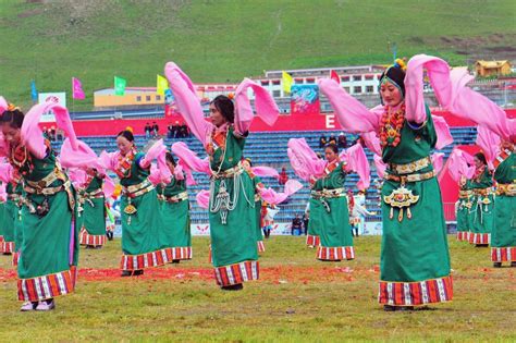 People dance tibetan dance editorial image. Image of dancing - 56237825