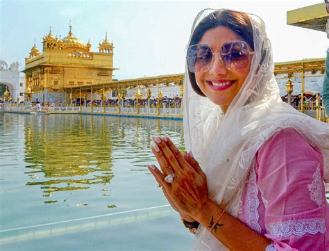 Shilpa Shetty Visits The Golden Temple - Rediff.com movies