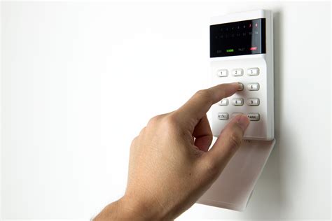 4 Main Advantages Of Having An Alarm System | FREEYORK