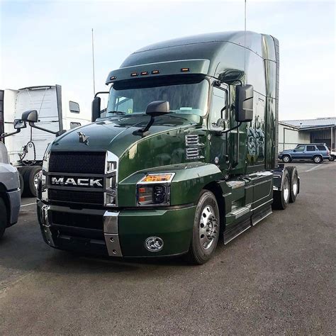 Green goodness 🐍 📷 by globaltruckbus #trucker #driver #truckers # ...