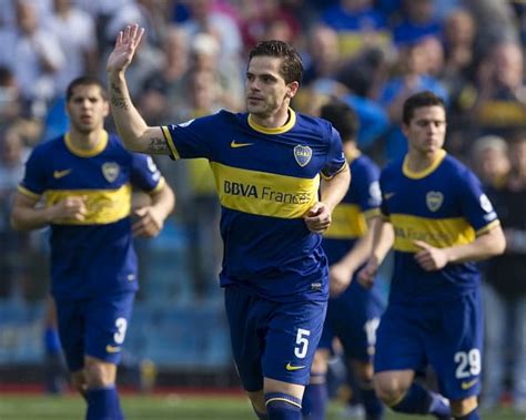 Boca Juniors defeat Velez 2-1