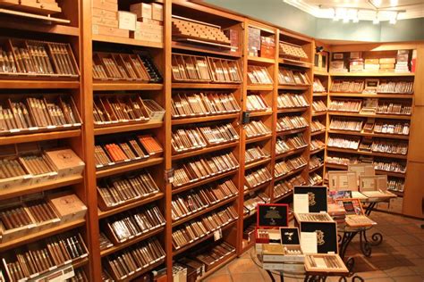 Dos and Don'ts for Your First Visit to a Cigar Shop or Lounge