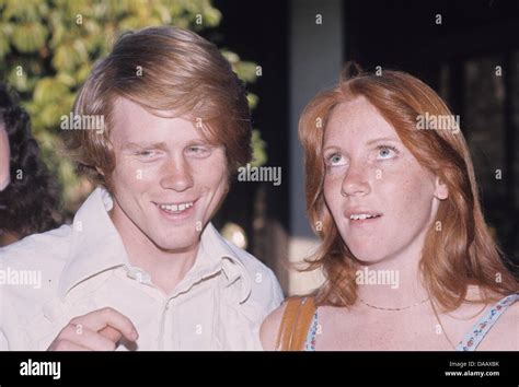 Ron howard and cheryl alley howard hi-res stock photography and images - Alamy