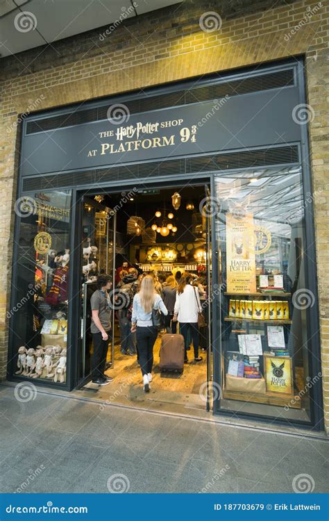 Harry Potter Shop at Kings Cross Station in London - LONDON, ENGLAND ...