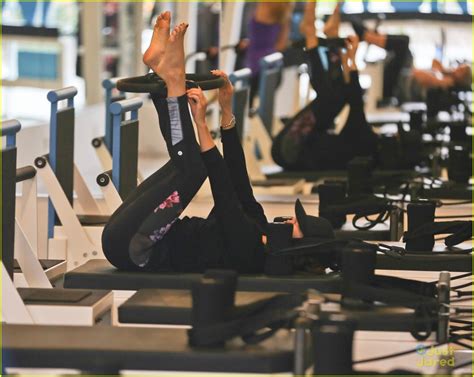 Barefoot Celebrities: Vanessa Hudgens barefoot in the gym