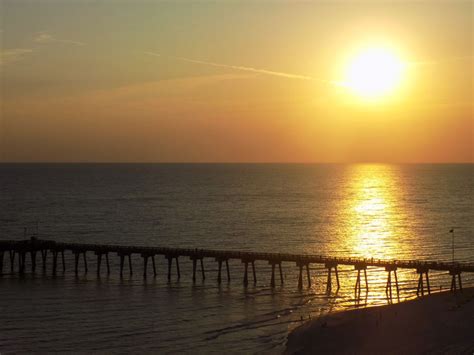 Sunset at Panama City Beach, Florida | Smithsonian Photo Contest | Smithsonian Magazine