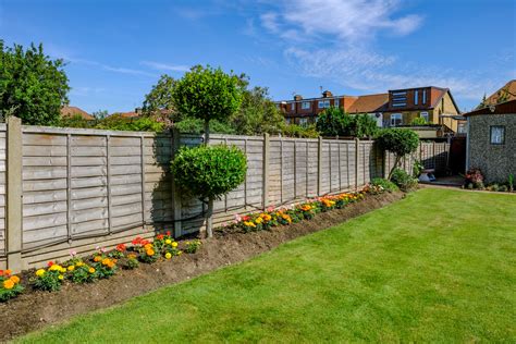 Tips to Build a Good Neighbour-Friendly Fence