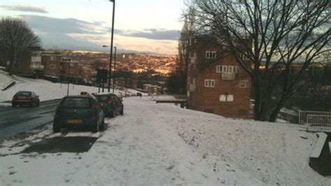 Snow in Sheffield 'caught out' city council - BBC News