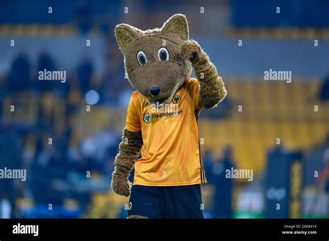 Wolves mascot hi-res stock photography and images - Alamy