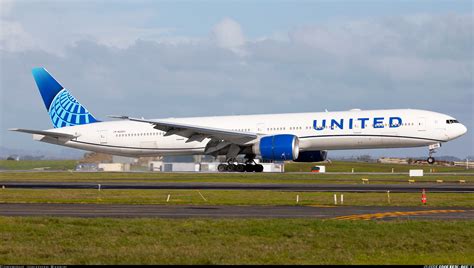 Boeing 777-300/ER - United Airlines | Aviation Photo #6129809 | Airliners.net