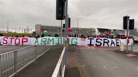 Gaza protesters block BAE Systems aerospace factory in Lancashire - BBC News