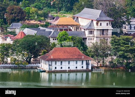 Kandy lake hi-res stock photography and images - Alamy