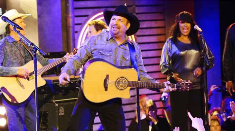 Garth Brooks Adds Las Vegas Residency Dates In 2024 | 100.7 KOLT FM