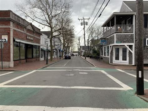 Edgartown to explore ‘European’ outside model for restaurants - The ...