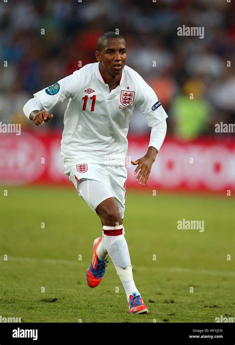 ASHLEY YOUNG ENGLAND MANCHESTER UNITED FC ENGLAND & MANCHESTER UNITED ...