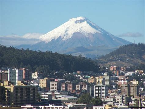 Quito y al fondo...el Volcán Cotopaxi... | MI PAÍS...mis lugares preferidos y...algo más sobre ...