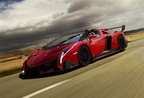 Lamborghini Veneno Roadster-driving