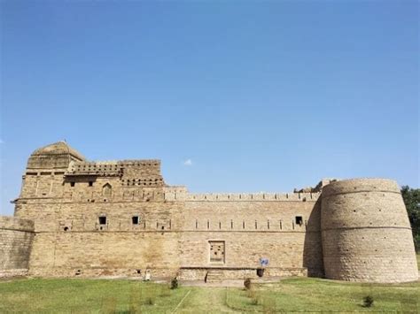 Trekking to Chanderi Fort | Karjat - What to Expect | Timings | Tips - Trip Ideas by MakeMyTrip