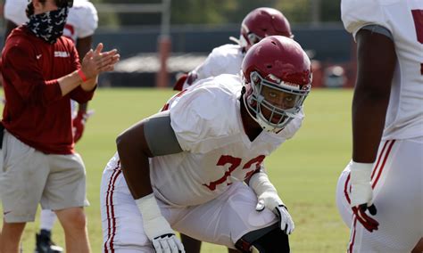 Alabama OL Evan Neal leaves second scrimmage with injury