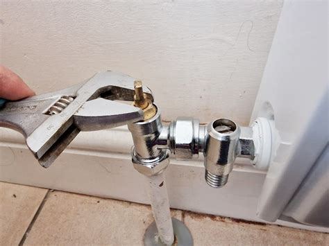 How to Fix a Leaking Radiator Valve: Full Guide - Housewarm