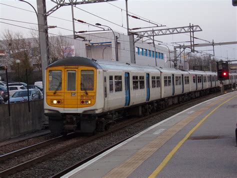 London Northwestern Railway Class 319 319220 | Arriving at M… | Flickr