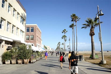 Everything You Need to See and Do on the Venice Boardwalk - Thrillist