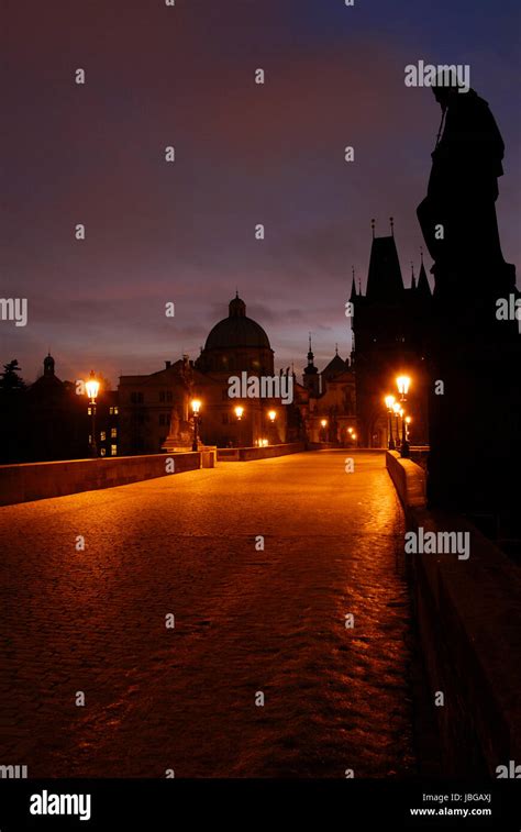 charles bridge at night Stock Photo - Alamy