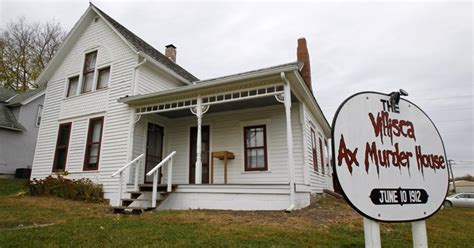 Six of the most haunted houses in the U.S. - CBS News