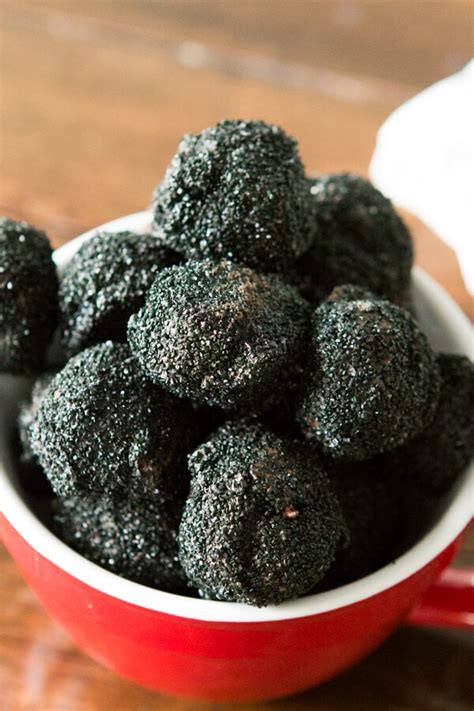 Sparkly Lumps of Coal Oreo Truffles - Oh Sweet Basil