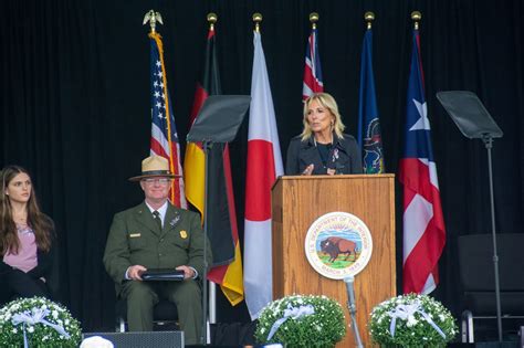 USS Somerset (LPD 25) Visits Namesake to Honor 9/11 > U.S. Fleet Forces Command > News Stories