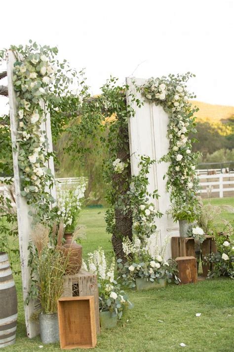 Stunning Outdoor Wedding Arch | Deer Pearl Flowers