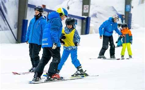 Skiing & Snowboarding Lessons - Snowplanet