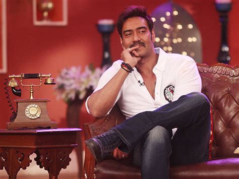 Ajay Devgn, Kareena Kapoor Promote Singham Returns On Comedy Nights ...