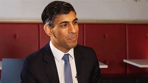Rishi Sunak has donated over £100,000 to his former Winchester College boarding school ...