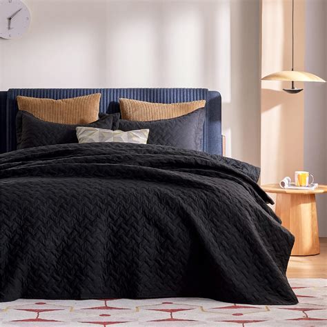 Amazon.com: Bedsure Black Quilt Queen - Full/Queen Lightweight Summer Quilt Set - Bedspreads ...