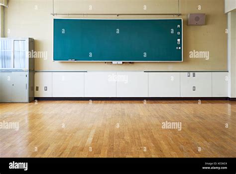 Blackboard in empty classroom Stock Photo - Alamy