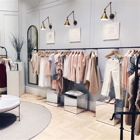 Instagram 上的 kendi skeen：「 If @clubmonaco says pinks for fall, I'm 100% ...