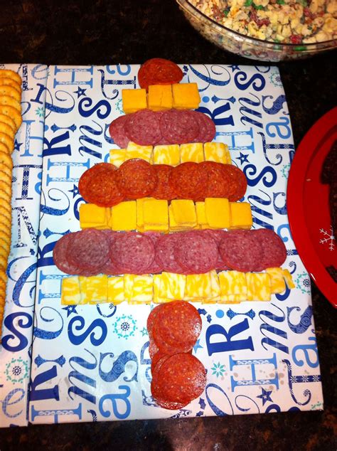 Cheese n meat tray shaped like a Christmas Tree. | Holiday appetizers ...