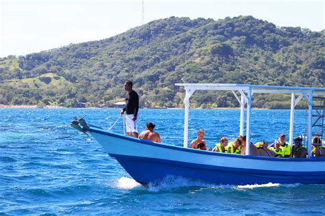 Roatan 3 Stops Snorkeling: Shipwreck, Starfish & Blue Channel - Roatan Five Stars Tours