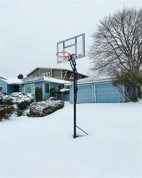 Snow in Portland: Urban skiing & sledging for groceries