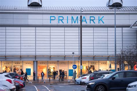 Scots Primark customers 'can't see end of queue' as shoppers flock to ...