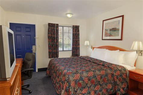 Days Inn by Wyndham KU Lawrence | Lawrence, KS Hotels