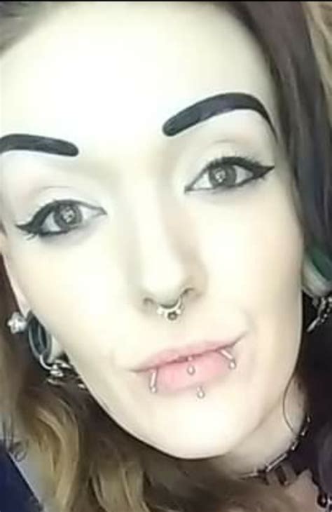 I just really cant do sharpie eyebrows : r/awfuleyebrows